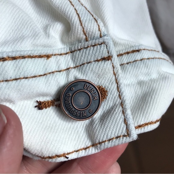 𝅺MISSGUIDED oversized white denim jean jacket women’s size 6. - Picture 5 of 7